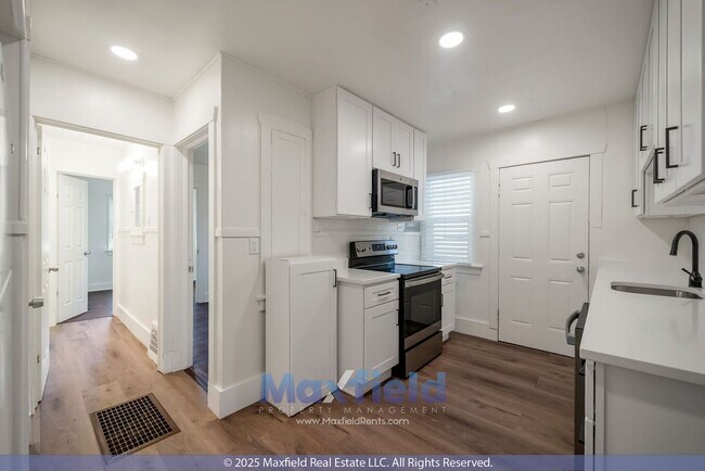 Building Photo - SUGAR HOUSE AREA - close to University and...