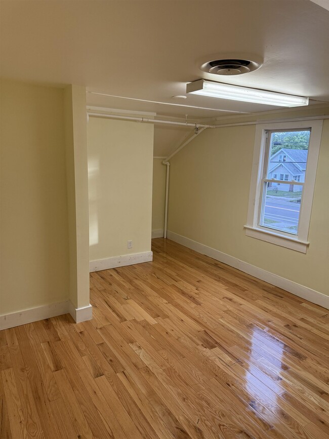 Building Photo - 1540 North Ave