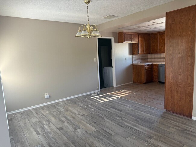 Building Photo - Victorville Green Tree Home- Refurbished 4 Bedrooms, 2 Bathrooms, New Paint,