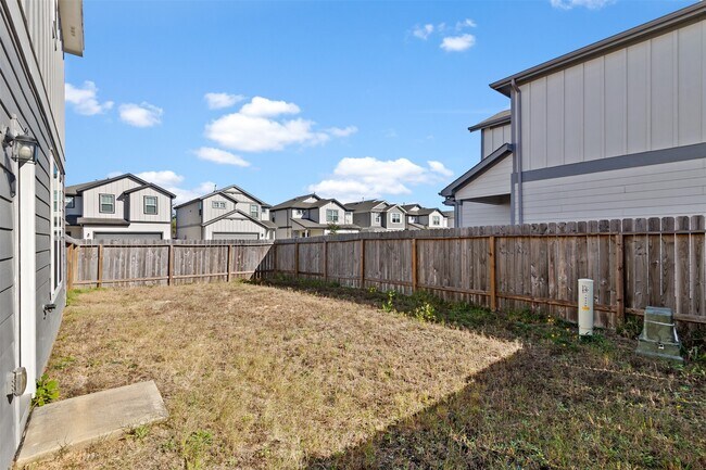 Building Photo - 19326 Sandy Woods Dr