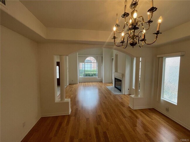 Building Photo - 10010 Reseda Blvd