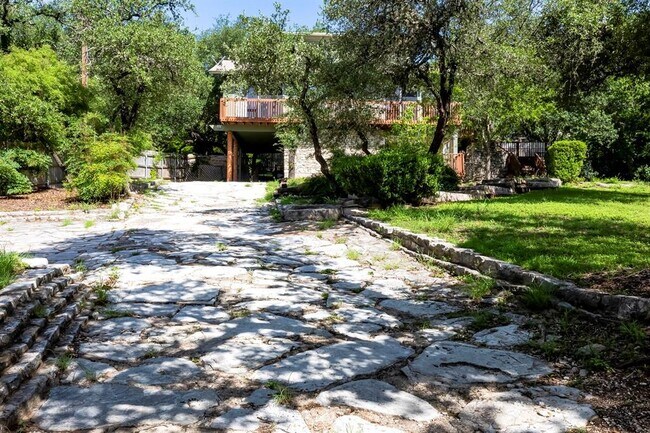 Building Photo - 208 Westhaven Dr