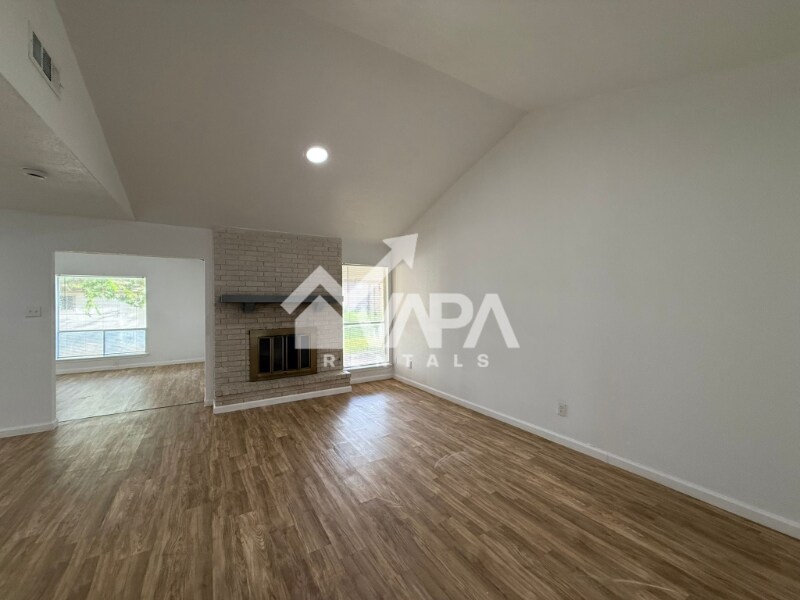 Building Photo - 5019 Starfire St