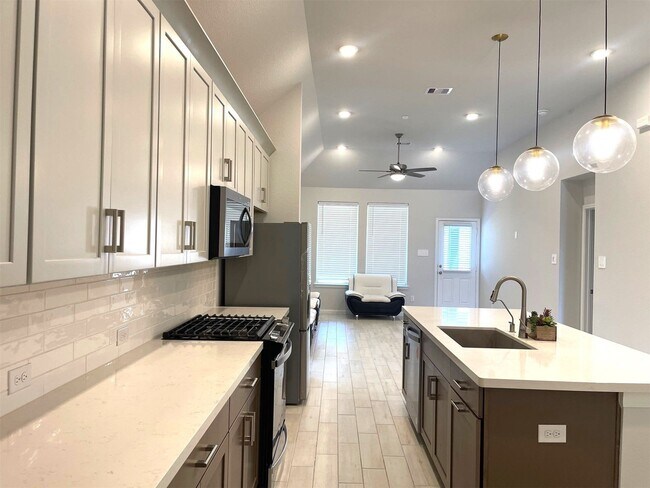 Building Photo - 12614 White Pelican Ct