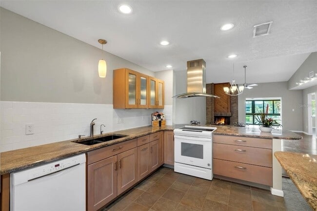 Building Photo - 15 Escondido Cir