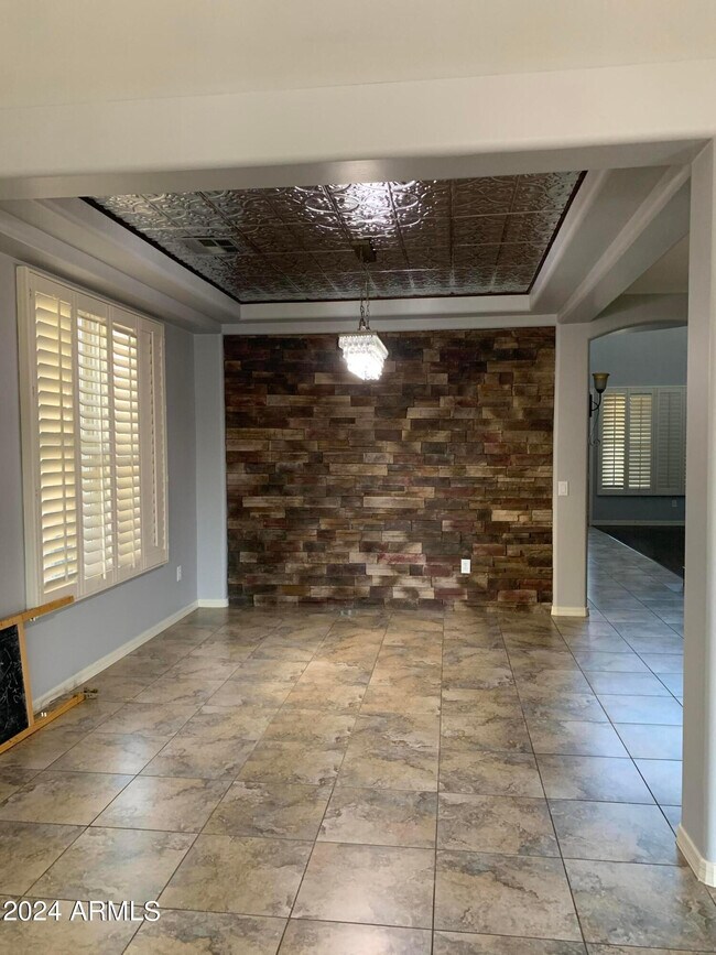 Building Photo - 2219 E Wisteria Dr