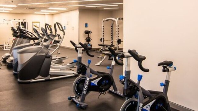 Building Photo - 47 W Fireclay Ave