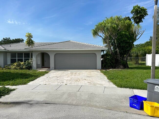 Primary Photo - 22203 Aquila St