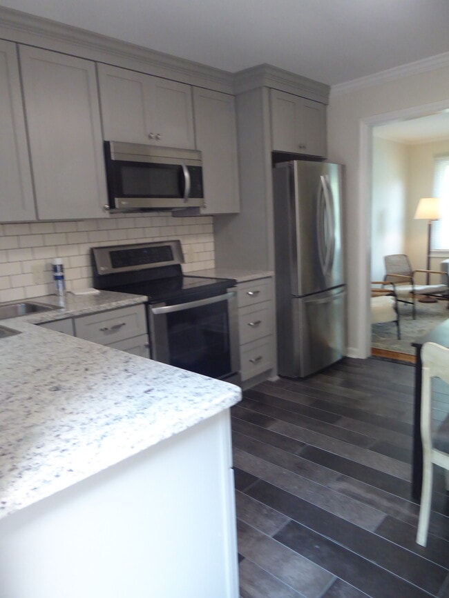 Building Photo - 209 N Bigby Dr