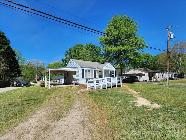 Building Photo - 1421 Midlake Ave