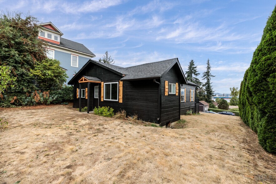 Building Photo - 410 W C St