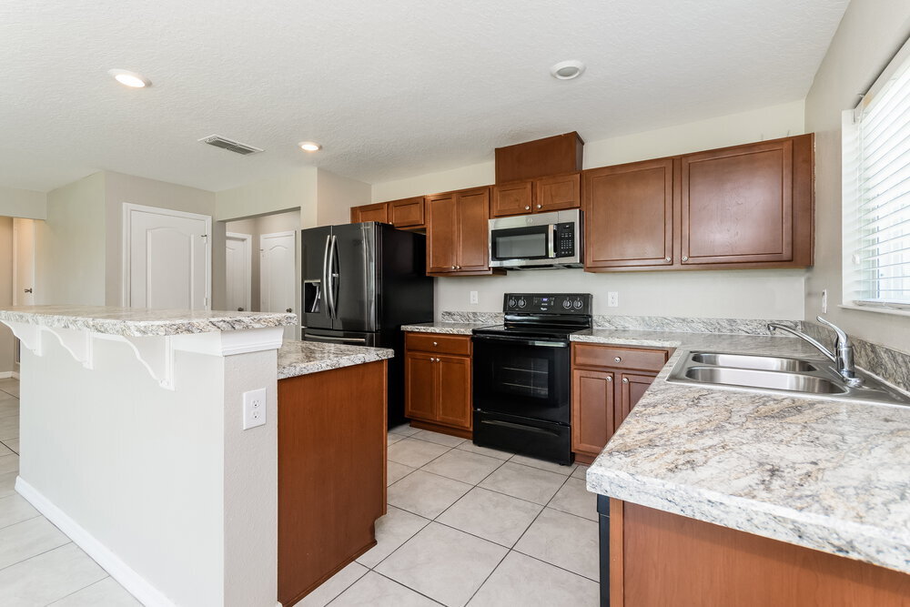 Building Photo - 295 Lake Lucerne Way