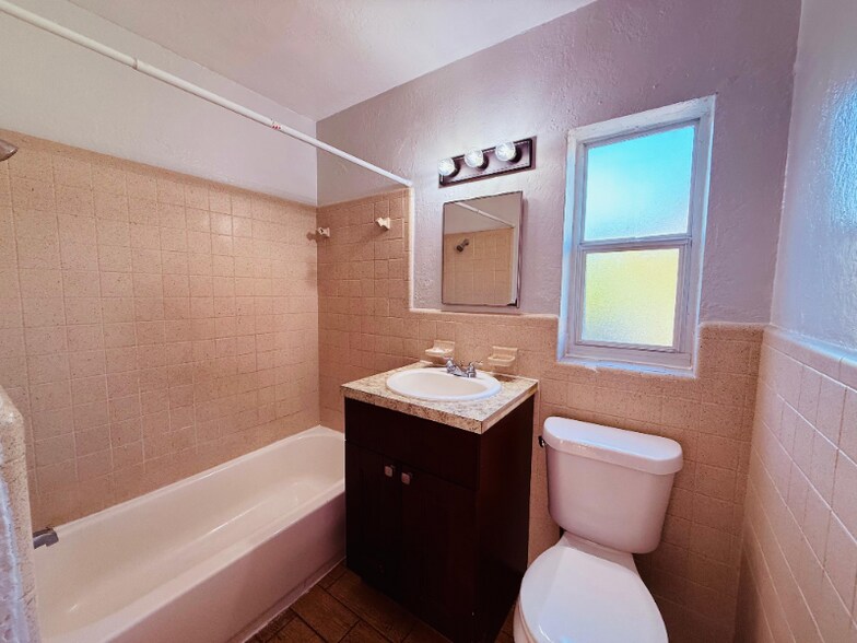 Building Photo - 761 22nd Ave S