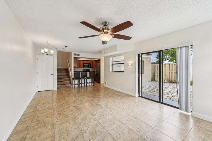 Building Photo - 4075 Village Dr