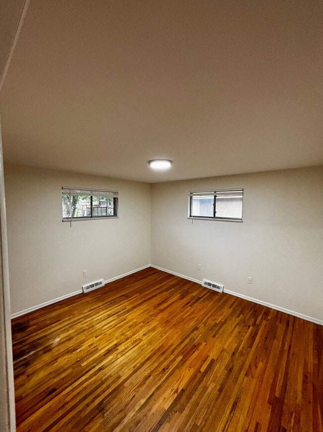 Building Photo - Remodeled Duplex Just Minutes from Old Tow...