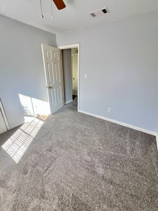 Building Photo - Newly Renovated Rental Home