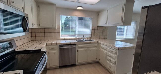 Building Photo - 5023 Oakbrook Cir