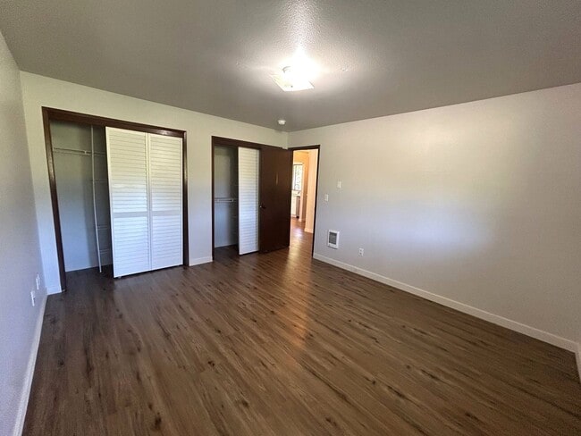 Building Photo - Updated 3+ bedroom 2 bath home in country ...