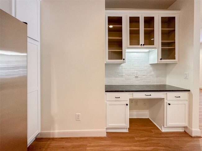 Building Photo - 3001 Murworth Dr