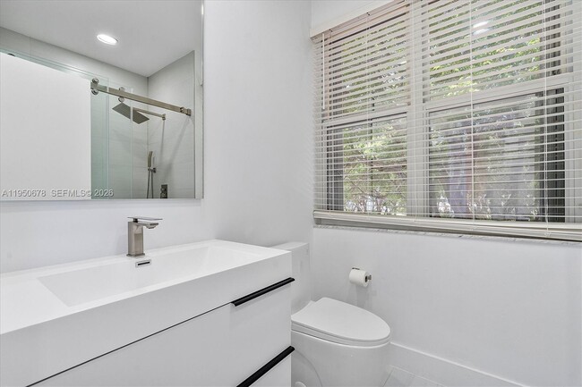 Building Photo - 21301 NE 38th Ave