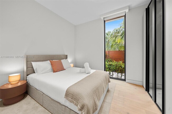 Building Photo - 3306 NE 16th St