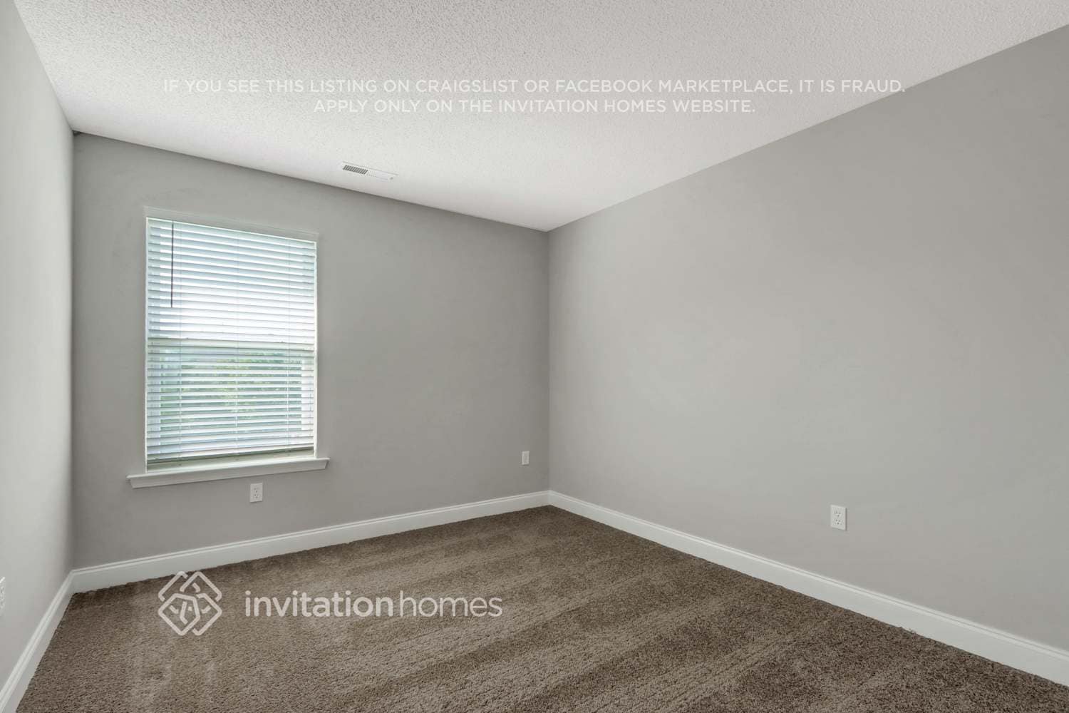 Building Photo - 13645 Coram Pl