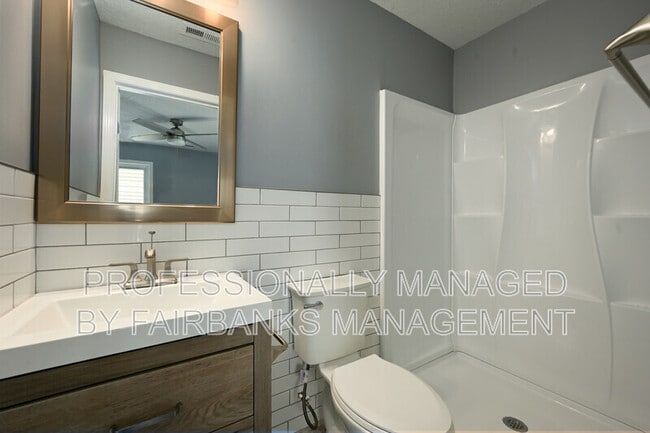 Building Photo - 6405 E 150th St