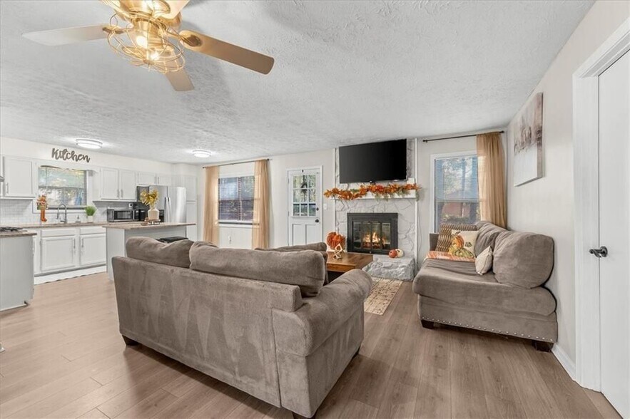 Building Photo - 4041 Woodbridge Ct