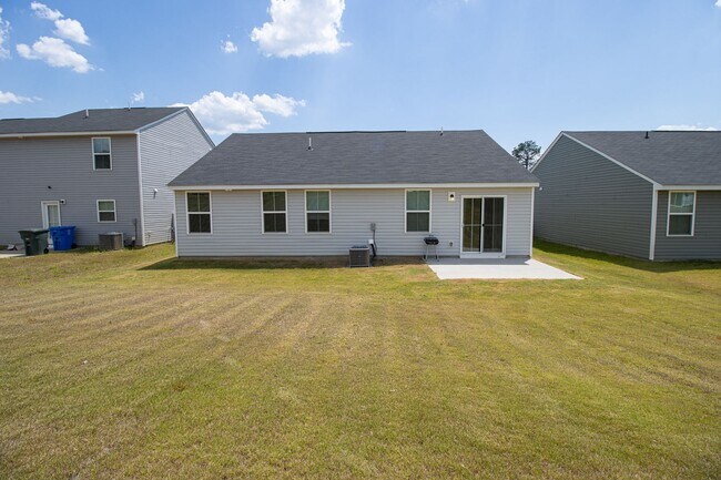 Building Photo - 342 Saskatoon Dr