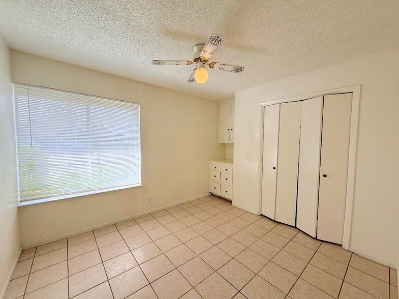 Building Photo - 455 Columbia Ave