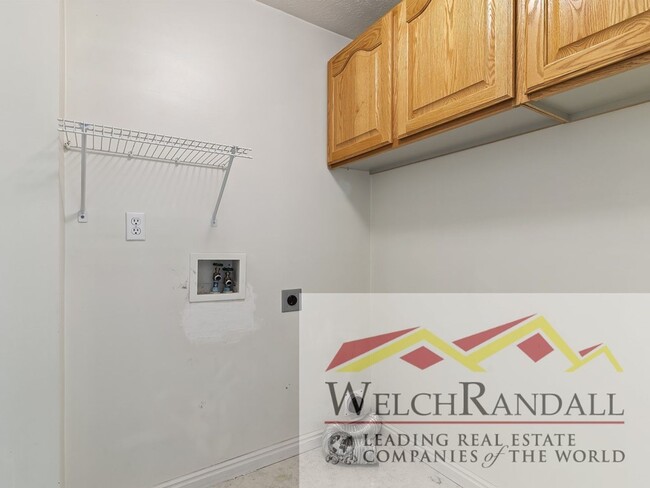 Building Photo - Charming Single-Family Home in Clinton