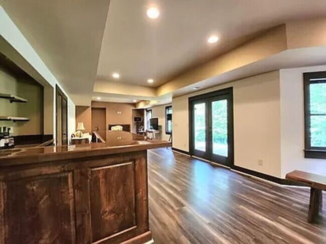 Building Photo - 10795 Cauley Creek Dr