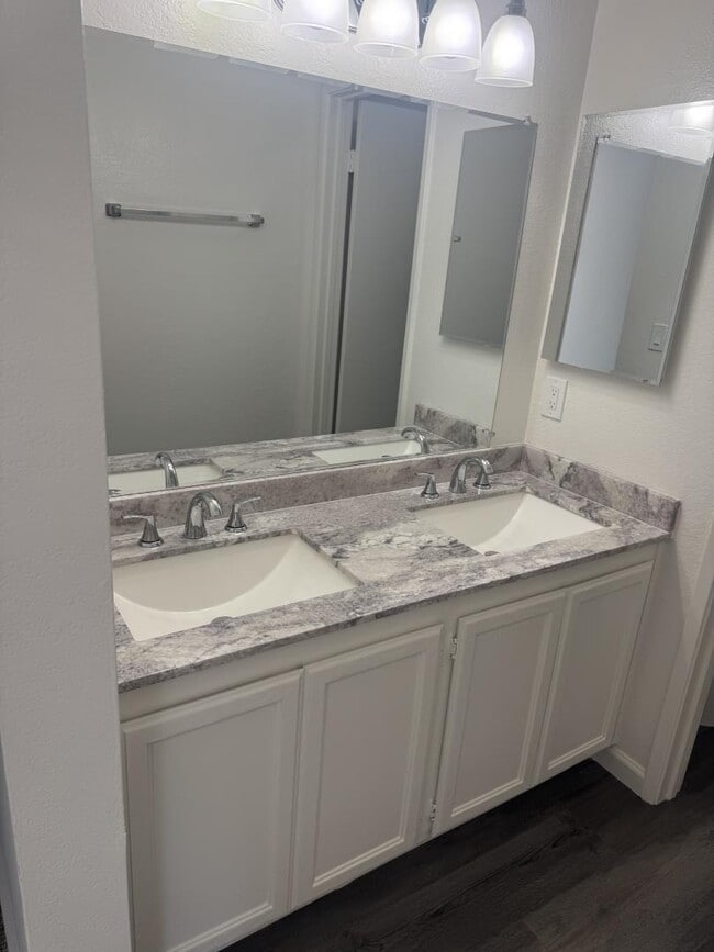 Building Photo - 39997 Cedar Blvd