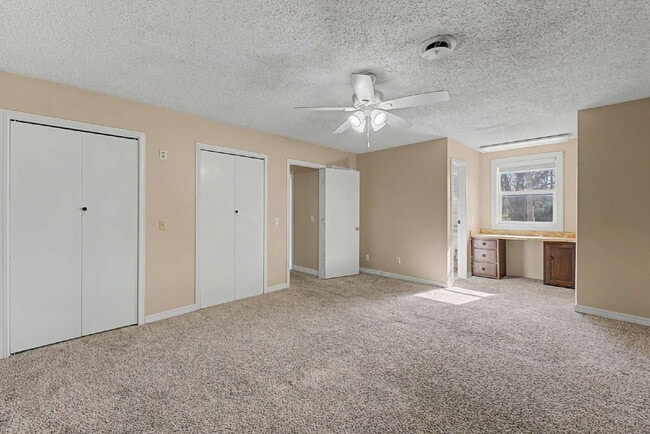 Building Photo - 910 S 28th St