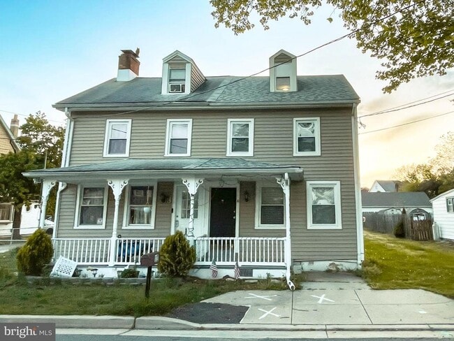 Primary Photo - 19 Pleasant St