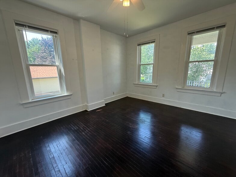Primary Photo - 238 N Booth St