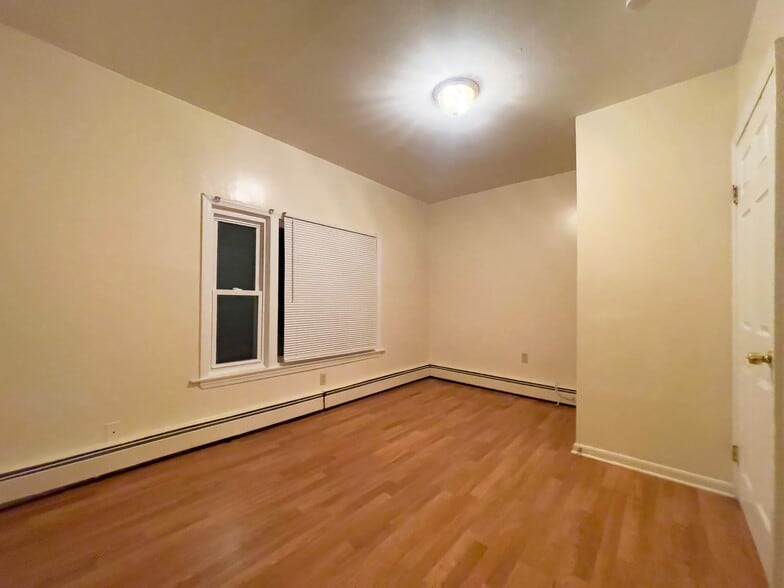Bedroom 2 - 160 Quinnipiac Ave