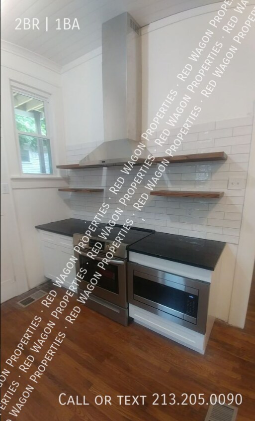 Building Photo - 411 W Mistletoe Ave