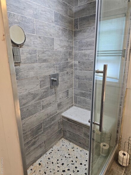 Building Photo - 18 Julian Pl