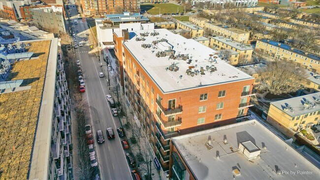 Building Photo - 873 N Larrabee St