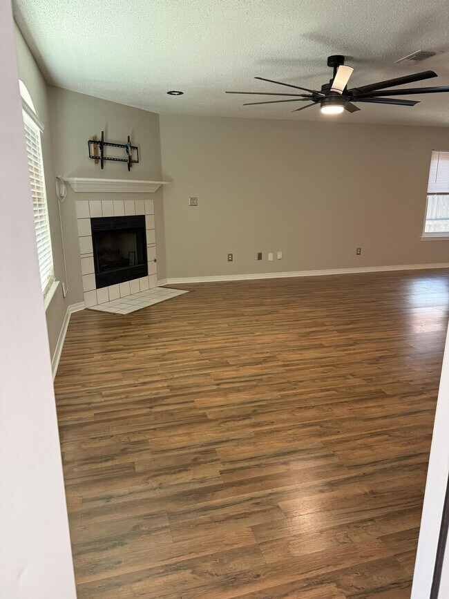 Building Photo - 38 Ruby Cir