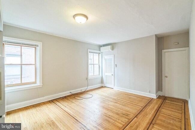 Building Photo - 2116 Walnut St