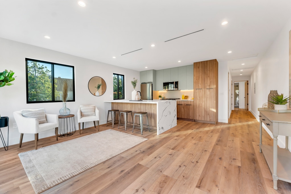 Building Photo - 651 N Wilton Pl