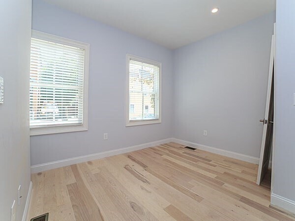 Building Photo - 187 I St