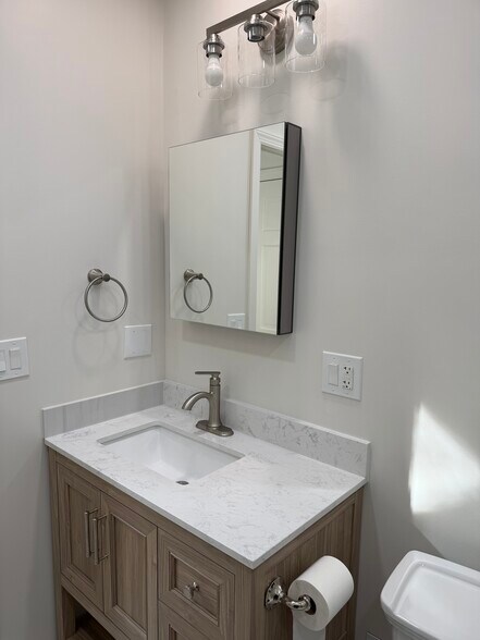 Building Photo - 53 Morris St