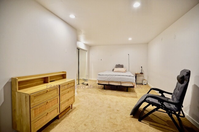 Building Photo - Amazing Unit in Water Front Strawberry Home