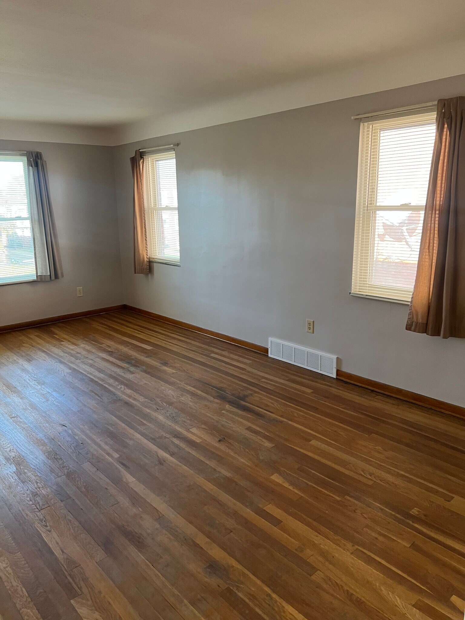 Building Photo - 6125 Ridge Rd.