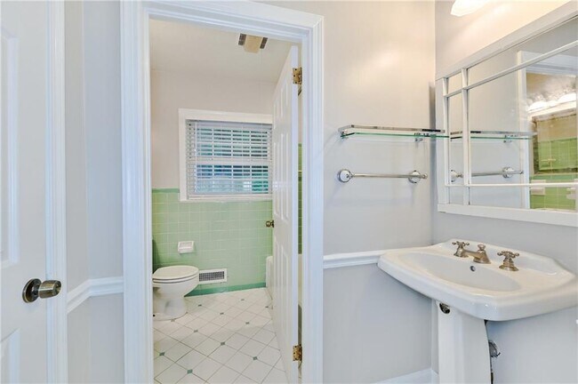 Building Photo - 2454 Drew Valley Rd NE