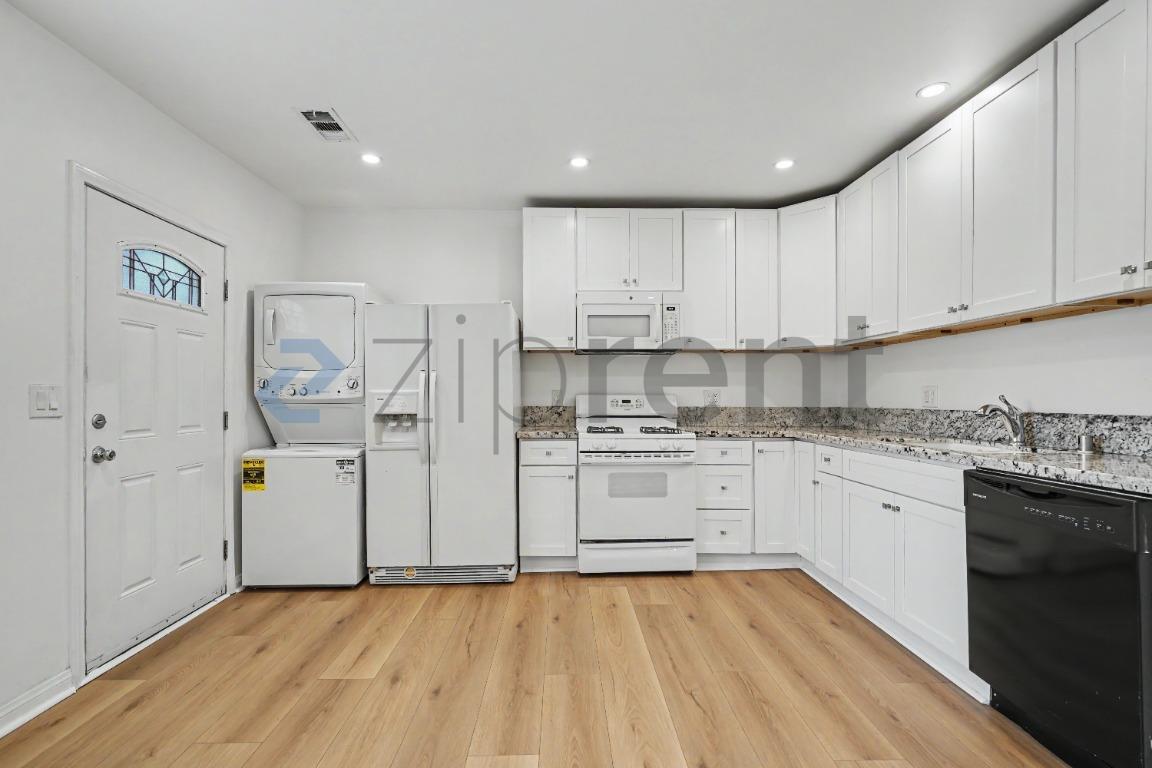 Building Photo - Unit