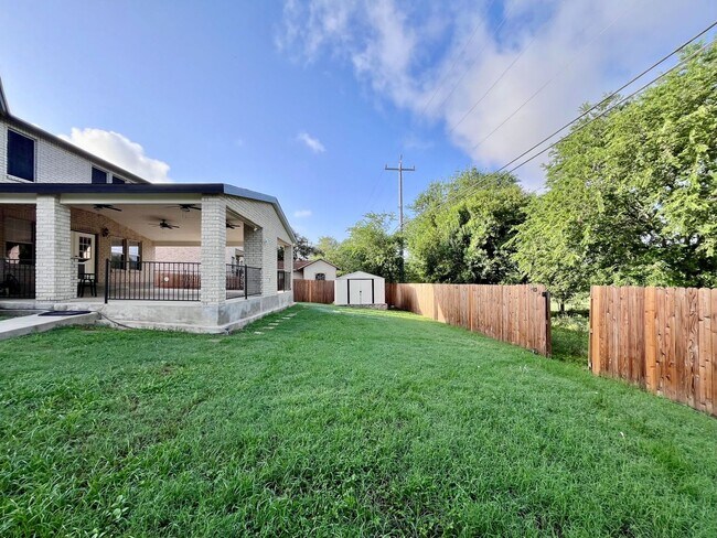 Building Photo - 11205 Forest Pass Ct